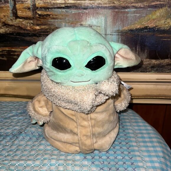 STAR WARS THE MANDALORIAN THE CHILD (BABY YODA / GROGU) 8-INCH PLUSH TOY - Picture 1 of 4